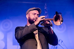 Bleu Blanc Canal à la Ville de Décines le 13 juillet 2024 avec trompettiste